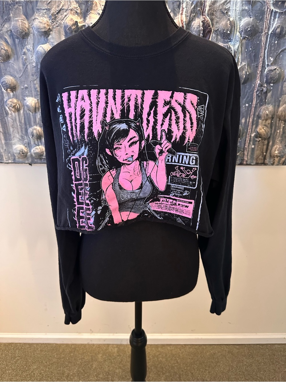 Hauntless Lg Black Hand Cropped Graphic Long Sleeve Tee